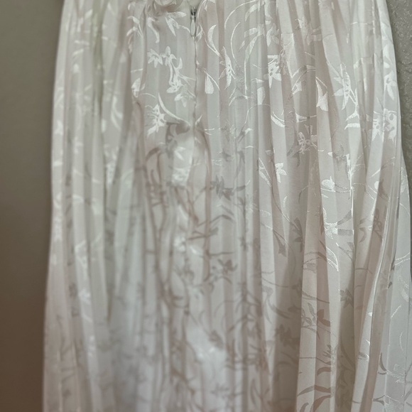 Pleating Up White Satin Jacquard Pleated Midi Dress - Picture 9 of 11